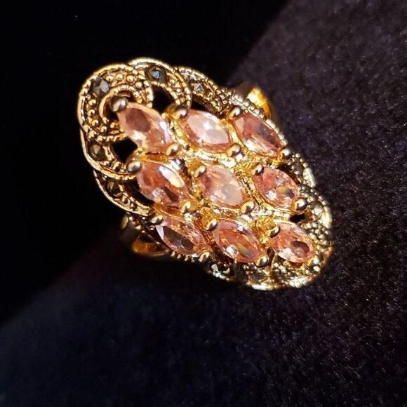 Vintage Gold and Orange Gemstone Ring - Picture 5 of 11